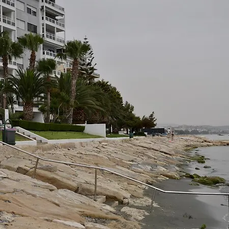 Pebble Sea Breeze Апартаменти