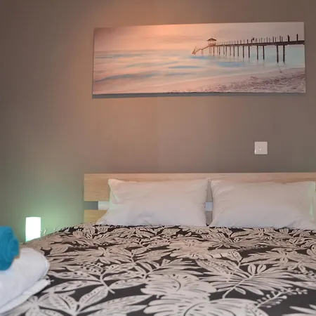 Апартаменти Pebble Sea Breeze