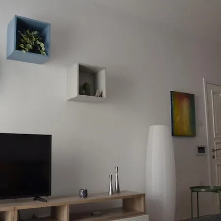 Pebble Sea Breeze Апартаменти Лімасол